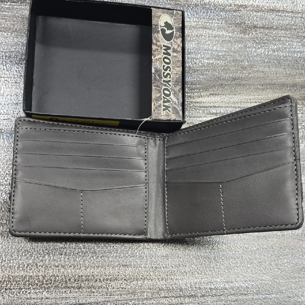 Mossy Oak Gray Bi‑Fold Wallet – Camo Stripe
